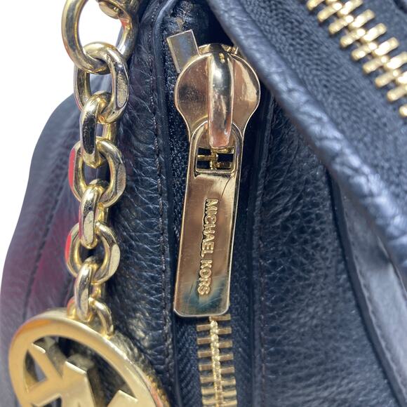 Michael Kors Handbag Pebbled Leather Black Zippers 15x10x5 - Picture 12 of 16